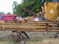 Presse a paille, machine a faire les bottes de paille (Fete de la Moisson St Simeon de Bressieux 2006) (2)